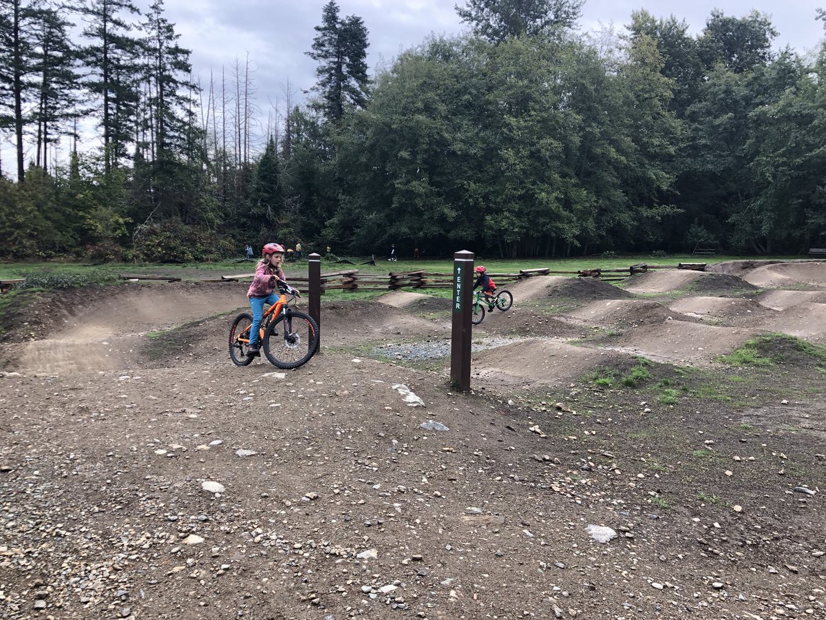 armelcastellan's tweet photo. #ProDDay at #McMinnPumpTrack Saanich. Dirt bumps are (allegedly) more fun, definitely way cheaper & an ecological no-brainer vs plastic playgrounds. https://t.co/LoLOKWTo80
