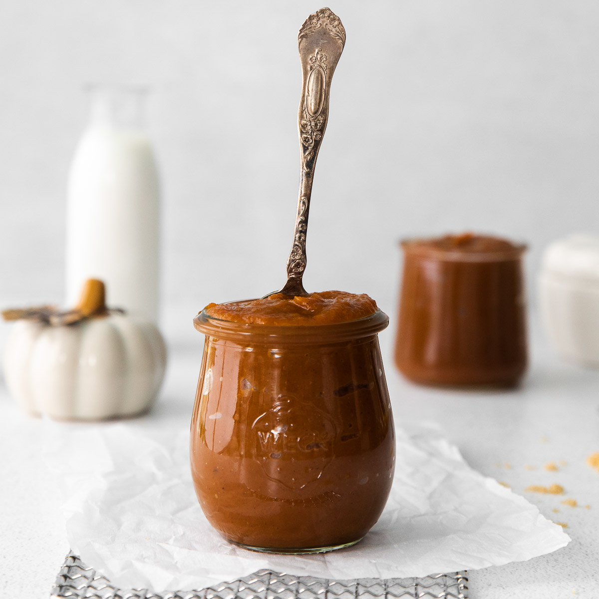 2SimplyInspire's tweet photo. Slow Cooker Pumpkin Butter!! Easy 4- ingredient recipe to slather on bagels, toast, english muffins or add to your oatmeal or yogurt parfait! #Fallrecipe #pumpkinrecipe #recipeoftheday https://t.co/Hpv93pksnF https://t.co/EuAOFwXcrB