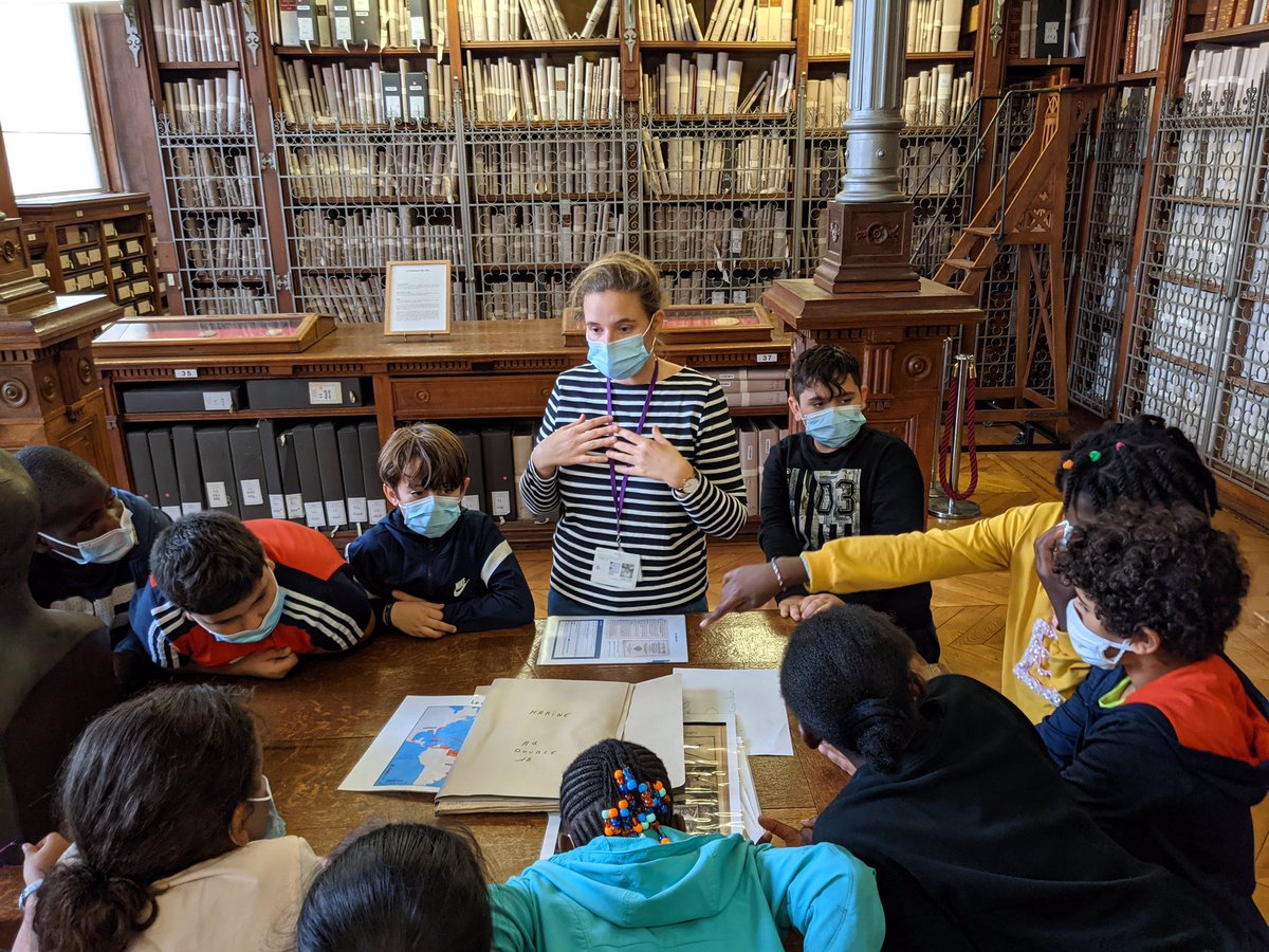 LigueParisEduc's tweet image. Classes à Paris sur le thème « L’esclavage d’hier à aujourd’hui: histoire, mémoires, héritages et actualités » : 1ère étape aux @ArchivesnatFr pour découvrir le métier d’historien avec CM1 Ecole E. Levassor @mairiedu13 en partenariat @fondation_me et @Paris