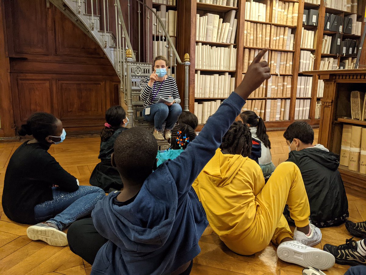 LigueParisEduc's tweet image. Classes à Paris sur le thème « L’esclavage d’hier à aujourd’hui: histoire, mémoires, héritages et actualités » : 1ère étape aux @ArchivesnatFr pour découvrir le métier d’historien avec CM1 Ecole E. Levassor @mairiedu13 en partenariat @fondation_me et @Paris