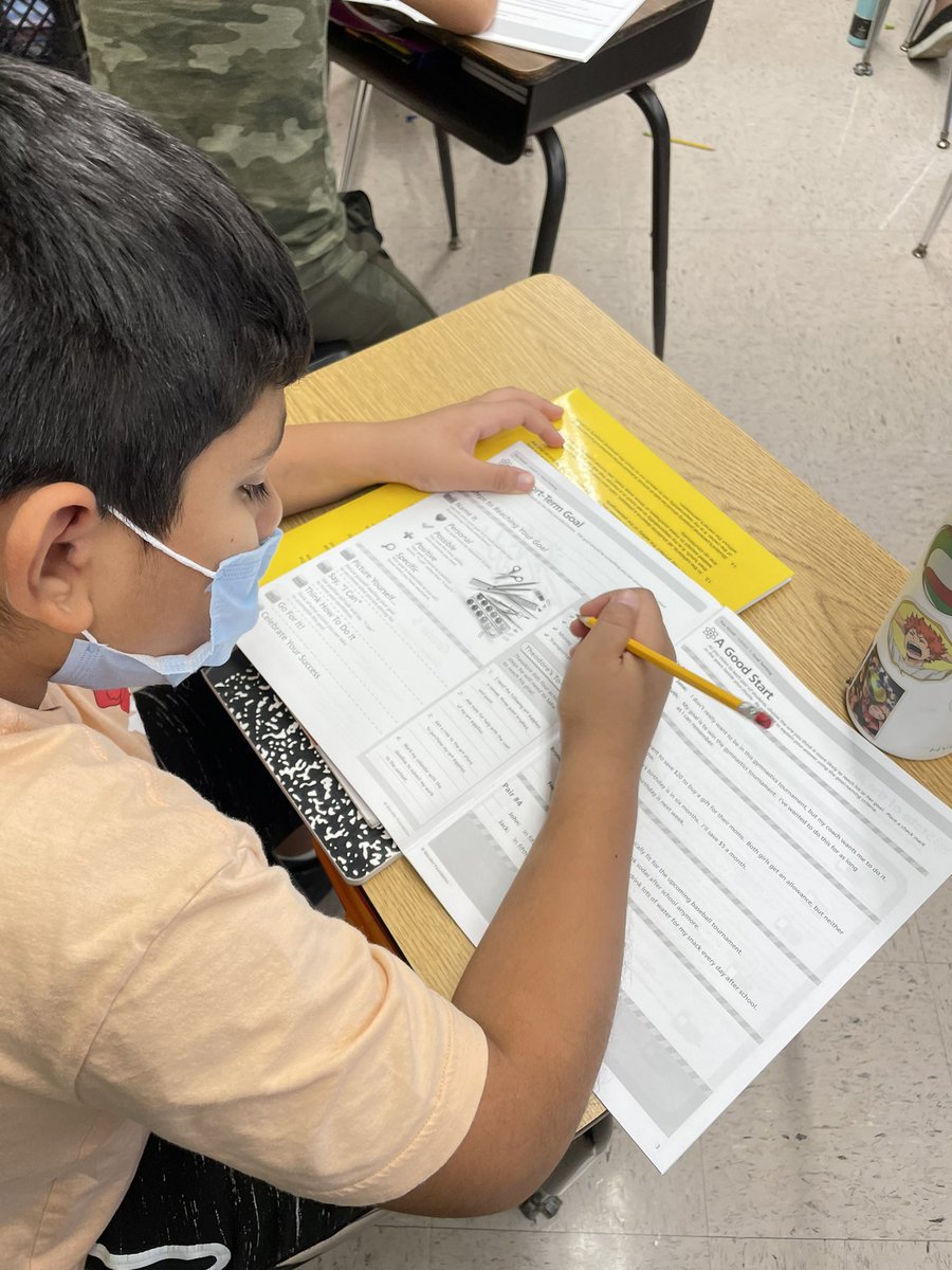 venesia_h's tweet photo. Starting the year off setting goals with Ms. Binstock! #toogoodfordrugs @WHGWashington @MrsBinstock https://t.co/xewDNdsfqU
