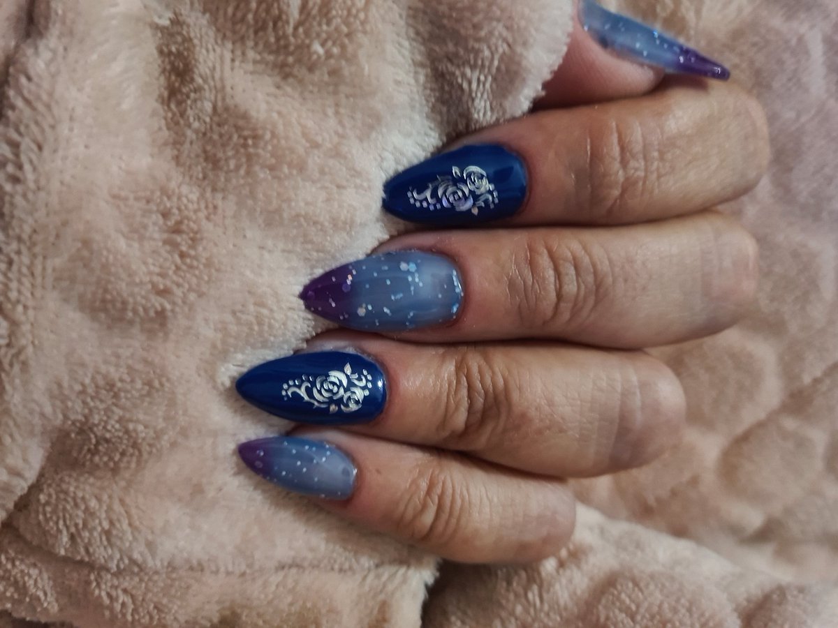 wisewitch83's tweet photo. Im slightly addicted to nails at home #nailsathome #dippowdernails https://t.co/Z4DLQhZlfL