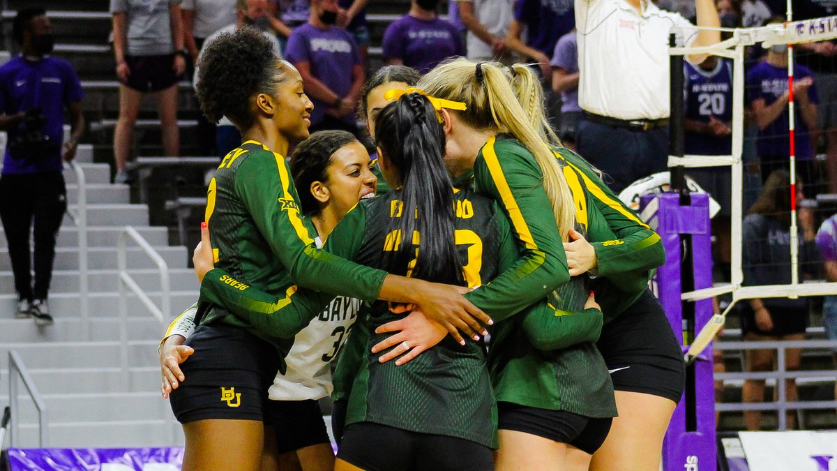 BaylorAthletics's tweet photo. 𝕎𝕖𝕖𝕜𝕖𝕟𝕕 ℝ𝕖𝕔𝕒𝕡: Can we talk about the fact that the Bears went a PERFECT 6⃣➖0⃣ last week, which included three top-15 wins? 😤

Because wow. #SicEm https://t.co/HM7DOIJT3l