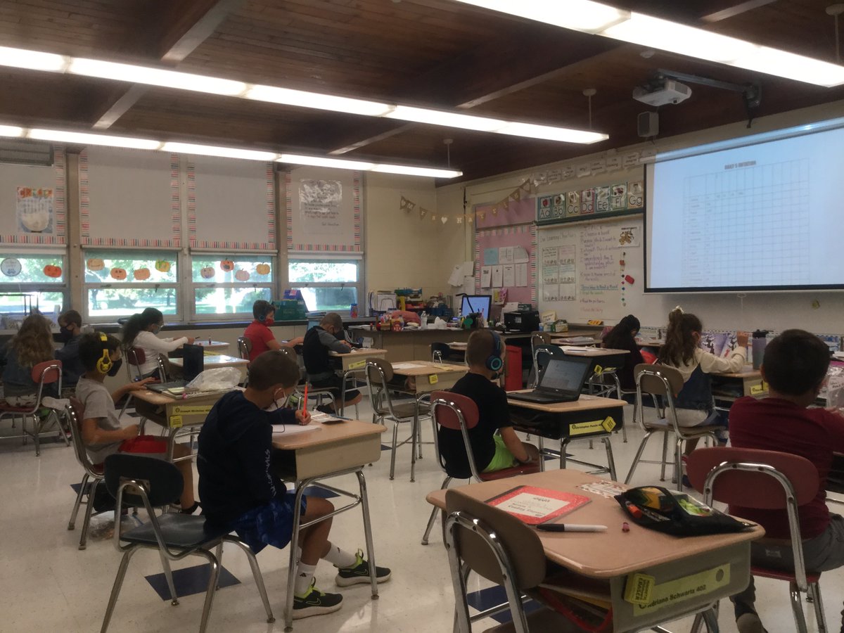 MrsHarrisLDS's tweet photo. SO proud of my 2nd graders who are working in literacy stations, building stamina, & practicing their Daily 5 routine! We love reading! 📚✏️ @LDSschoolspirit @LDSPrincipal @DonovanSchool #literacy #gokidsgo #proudteacher https://t.co/87LpyLFACH