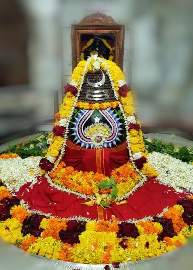 Somnath_Temple's tweet photo. श्री अहल्याबाई मंदिर, प्रभासक्षेत्र - गुजरात (सौराष्ट्र)
दिनांकः 27 सितंबर 2021, भाद्रपद कृष्ण षष्ठी, - सोमवार
सायं शृंगार
09213107 https://t.co/74eo7xFZEy