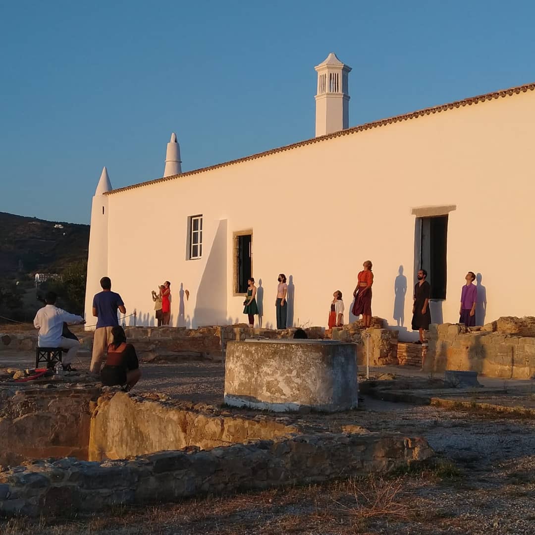 CulturaAlgarve's tweet photo. A @corpodehoje  apresentou, este sábado, a performance/instalação "Lábios D'Água", nas Ruínas Romanas de Milreu.

#DiVaM
#milreu #culturaalgarve #direcaoregionsldeculturadoalgarve

📸 Mónica Martins https://t.co/g6vDFLhboI