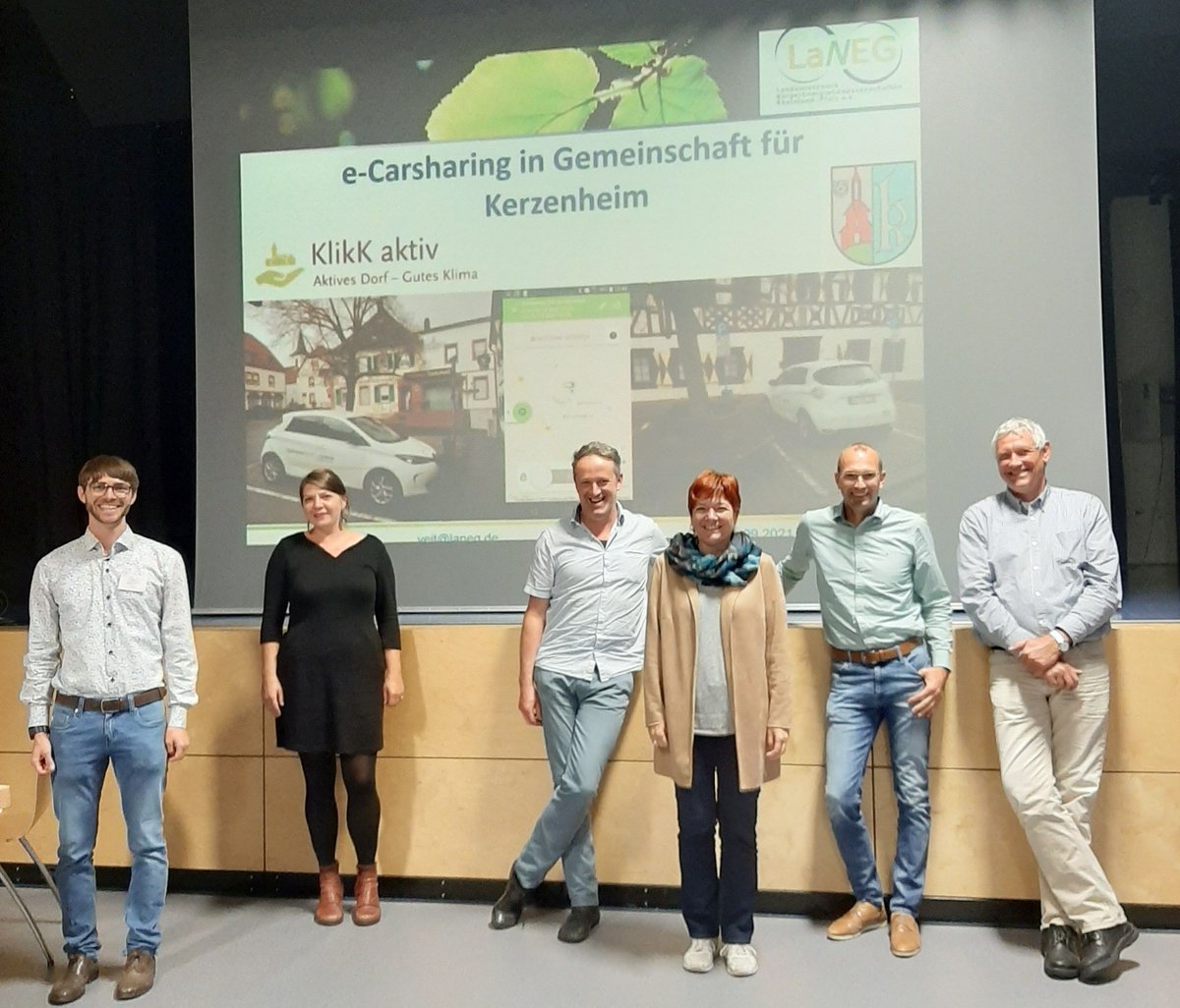 Am Dienstag den 21.09. war das <a href="/LaNEG_RLP/">Landesnetzwerk Energiegenossenschaften RLP (LaNEG)</a> im Rahmen der "E-Mobilitätswoche #Donnersbergkreis" in #Kerzenheim zu Gast hat dort das Konzept "e-Carsharing in Bürgerhand" vorgestellt. #Carsharing #Elektromobilität #Klimaschutz