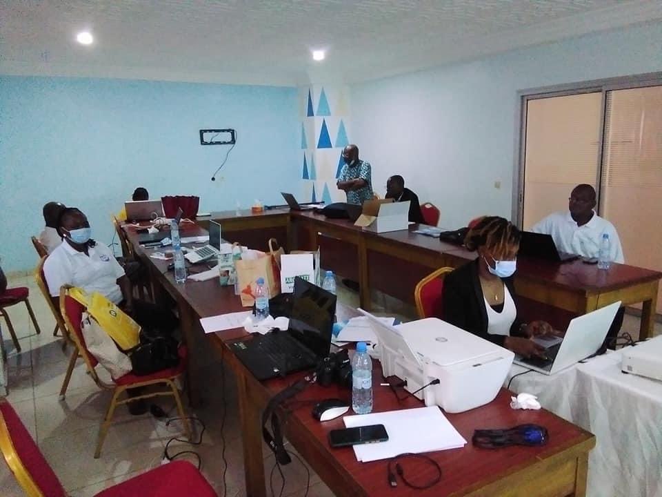 gestion_aa's tweet photo. L’Atelier de finalisation du Rapport provisoire du plan spatial maritime de  Grand-Bassam a débuté ce lundi 27 septembre  à Bonoua. Il s’agira  pour l équipe scientifique PSM,au terme de cet atelier de valider la version provisoire dudit rapport. @GRIDArendal @MamiWataProject https://t.co/xybnzq9GqJ