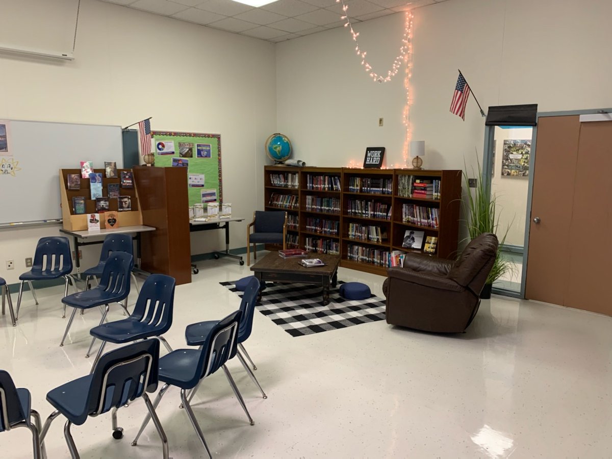 cfbAltEd's tweet photo. Grimes is celebrating Banned Books week with a new look in one of our Diploma Classrooms. #library #bannedbooksweek #destinationdiploma #marygrimes #cfbisd https://t.co/yNQn23JZ1U