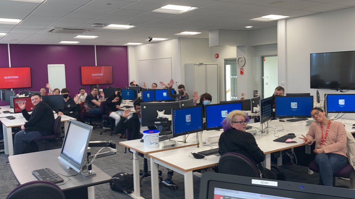 StaffsGames's tweet photo. The top floor of the Mellor building holds our programming lab (it’s also a lot of stairs up…) here’s a bunch of students in there for the comms and technology talk. @TheFuzzyMole @qubitVicks @gamesb2 @StaffsUni @staffsuni_dta #WelcomeWeek2020 https://t.co/ERzYwyPVXn