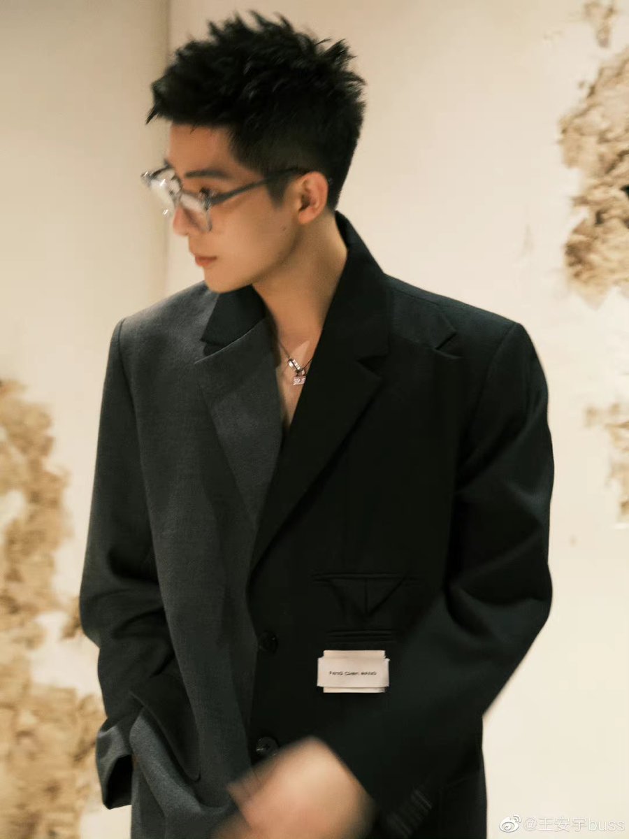 Stand4WangAnyu's tweet photo. [Weibo Update]
2021.09.27

: แชร์ภาพเบื้องหลังสักหน่อย eh hey

#王安宇 #WangAnyu #หวังอันอวี่ https://t.co/3ZCHKz9WKQ