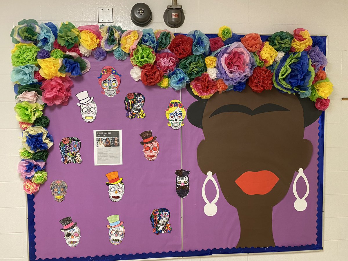 JREJagPrincipal's tweet photo. Celebrating Hispanic Heritage Month at JRE! @JohnsontownRoad @JREMrWheat @Mrs_Schulten @JCPSKY @JCPSESLLiaison @amy_r_whitehead @DesiB1908 @JCPSAsstSuptES @JCPSDEP1 https://t.co/SaNSuXe0tv