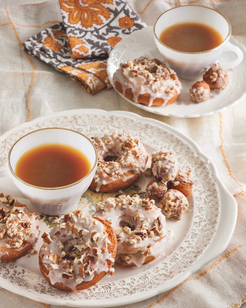 SouthernLadyMag's tweet photo. A kiss of fall flavor makes these Spiced Cake Doughnuts a delectable treat. Find the recipe at https://t.co/UTJcJPUhoJ.
#southernladymag #recipebox #doughnuts #donuts #cakedonuts #cakedoughnuts #fallspices #spicecake #fallsweets #fallbaking #autumninthesouth https://t.co/cZliTsJyzq