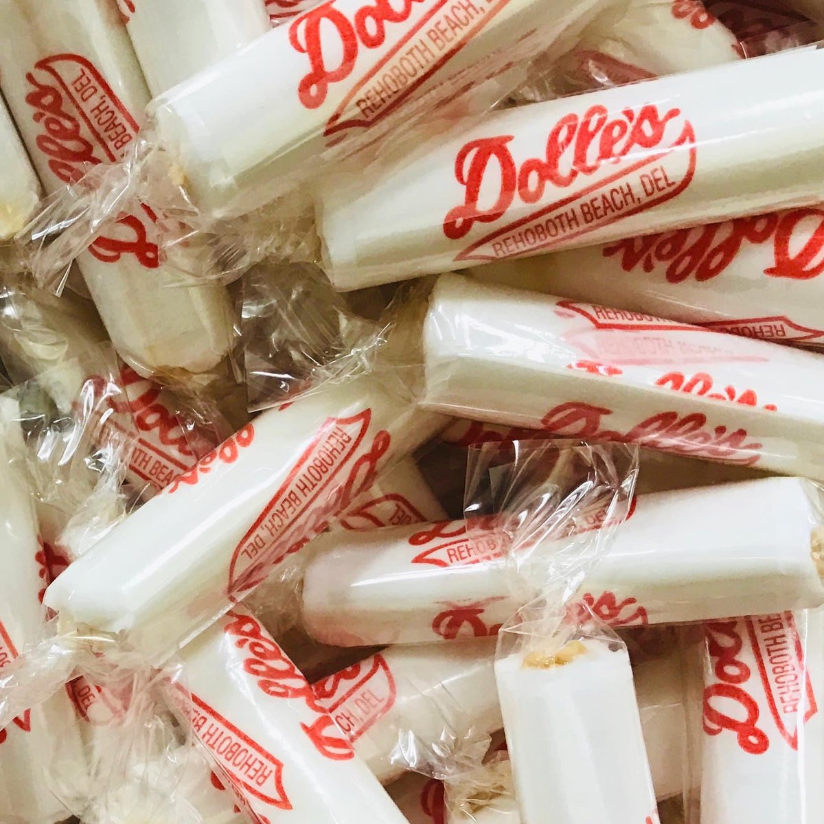 Nothing wrong with a little Dolle’s Saltwater Taffy to help you “pull” through Mondays ❤️🍭🤍

#visitrehoboth #visitlewes #taffy #LoveDEBeaches #eyecandy #saltwater #pull #dolles #beacheats #beachsnacks #candystore #candies #laffytaffy #candycrush #sweets #sweettreat #sweettreats