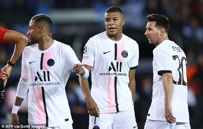 MarkCarla18's tweet photo. French media accused Mbappe of criticizing Neymar for not passing the ball to him, and also revealed that Messi was not sure to start the big battle with Man City in the Champions League. https://t.co/lF9uR0LzyE