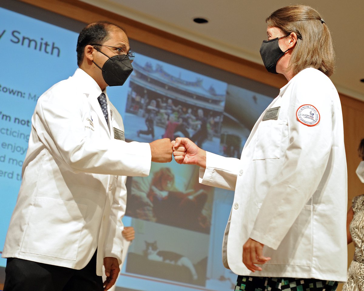 GeorgiaStateU's tweet photo. 👏 Congratulations to first-year Doctor of Physical Therapy (D.P.T. Class of 2024) students who proudly received their white coats during the 2021 Department of Physical Therapy White Coat Ceremony! #TheStateWay https://t.co/q36nfBWE5Z