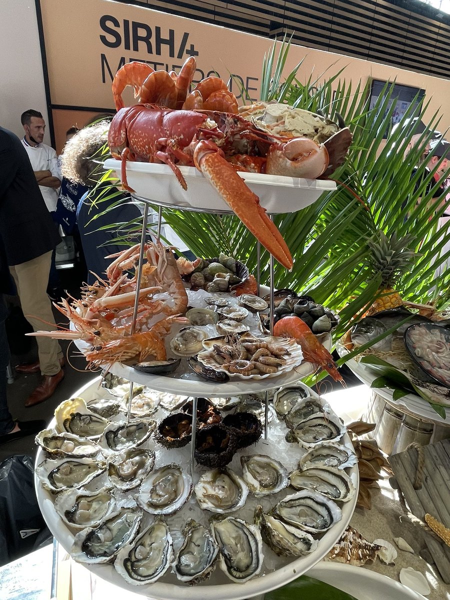 AzuraAtlantic's tweet photo. Très fier d’avoir pour pu proposer nos palourdes d’#Excellence @AzuraAtlantic pour le concours des #EcaillersdOR au @sirha_lyon ! Félicitations à #Sonia pour cette magnifique victoire🏆🥇#Congrats #Food https://t.co/As18o0SdXh