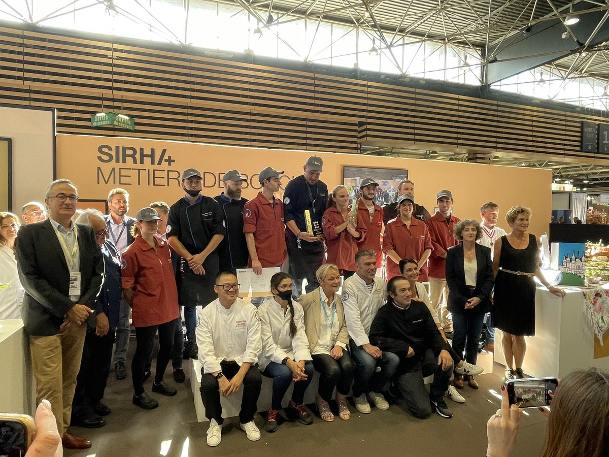 AzuraAtlantic's tweet photo. Très fier d’avoir pour pu proposer nos palourdes d’#Excellence @AzuraAtlantic pour le concours des #EcaillersdOR au @sirha_lyon ! Félicitations à #Sonia pour cette magnifique victoire🏆🥇#Congrats #Food https://t.co/As18o0SdXh