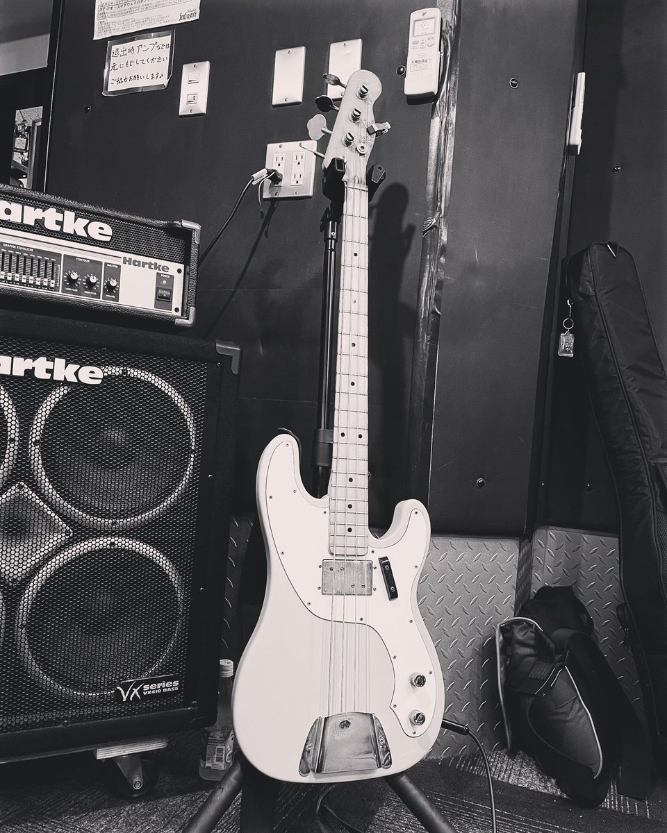 Kottsy_Bassist's tweet photo. 今夜はテレべ
フロント1ハム一発は難しいなぁ〜
クセ強くて楽しいベース🎶
#fendertelecasterbass #telecasterbass #bassist #fenderbass #vintagefender #vintagefenderbass https://t.co/bpatmgbX0Q