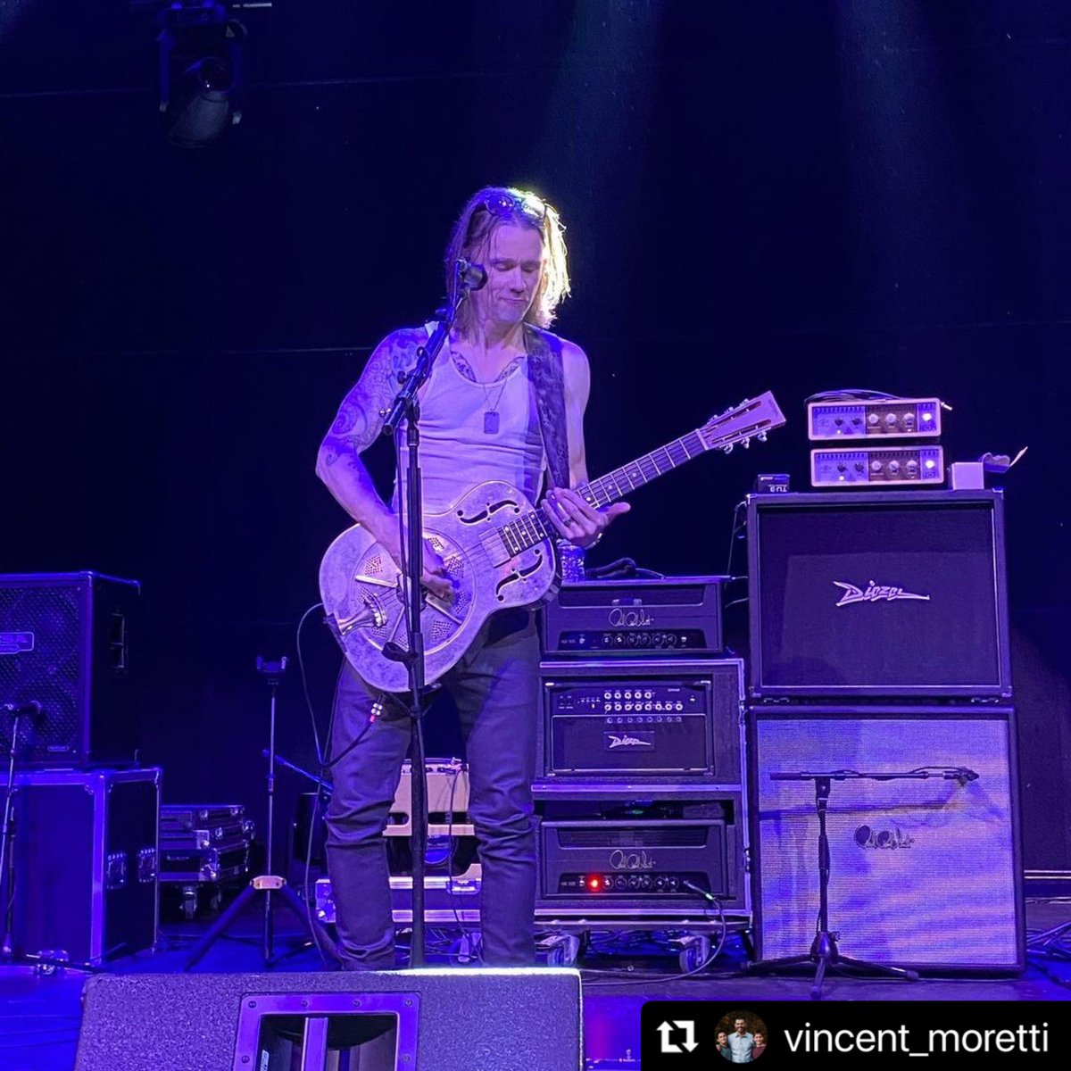 Myles_ABfanJPN's tweet photo. via @vincent_moretti Instagram:
Some cool shots from @thevogelnj on Saturday of @MylesKennedy and @TimTournier 📸: me  #myleskennedy #timtournier #zznudin #theidesofmarchtour 
- - - -
Thx for sharing such fantastic photos!📸🥰❤️
#theidesofmarch #マイルズケネディ #マイルスケネディ https://t.co/dy8eUUn95q
