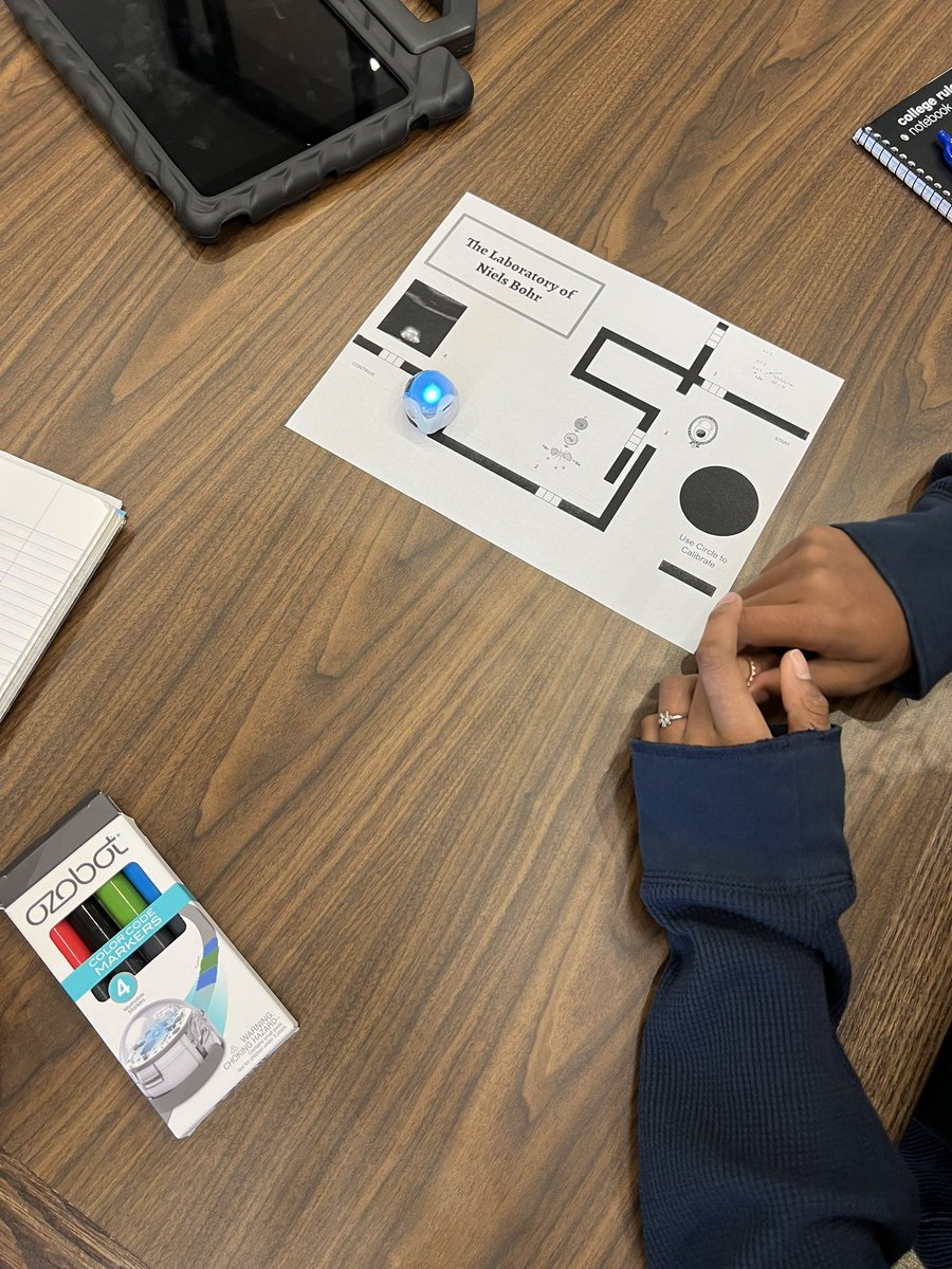 sci_warriors's tweet photo. Starting this morning off right with some Ozobots in the library! Mrs. Russey’s Chemistry Advanced is reviewing atomic history and structure through another awesome activity from @LibraryMemorial and @themrmcewin! https://t.co/S6as69QrZj