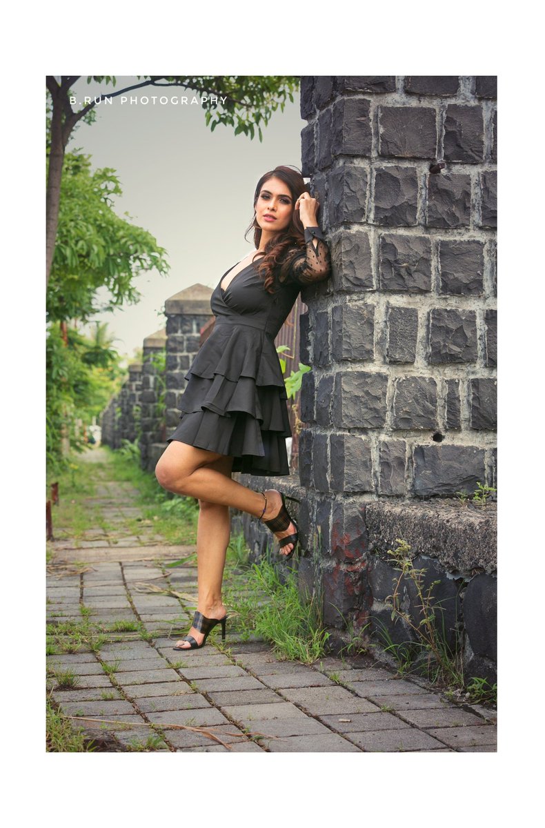Nehhaamalik's tweet photo. Monday ❤️ New Day , New Week … New Beginning 😎

#mumbai #shootdiaries #hersheinbox #photoshoot #streetphotography #fashion #style #styleblogger #fashionista #newshoot #portraitphotography #shoot #bollywood #pollywood #punjabiactress #nehamalik https://t.co/UKshcegbdk