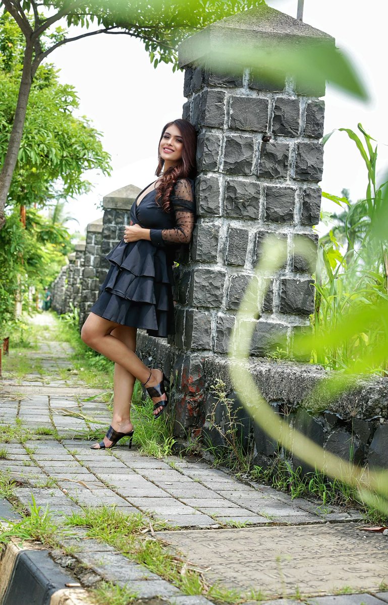 Nehhaamalik's tweet photo. Monday ❤️ New Day , New Week … New Beginning 😎

#mumbai #shootdiaries #hersheinbox #photoshoot #streetphotography #fashion #style #styleblogger #fashionista #newshoot #portraitphotography #shoot #bollywood #pollywood #punjabiactress #nehamalik https://t.co/UKshcegbdk