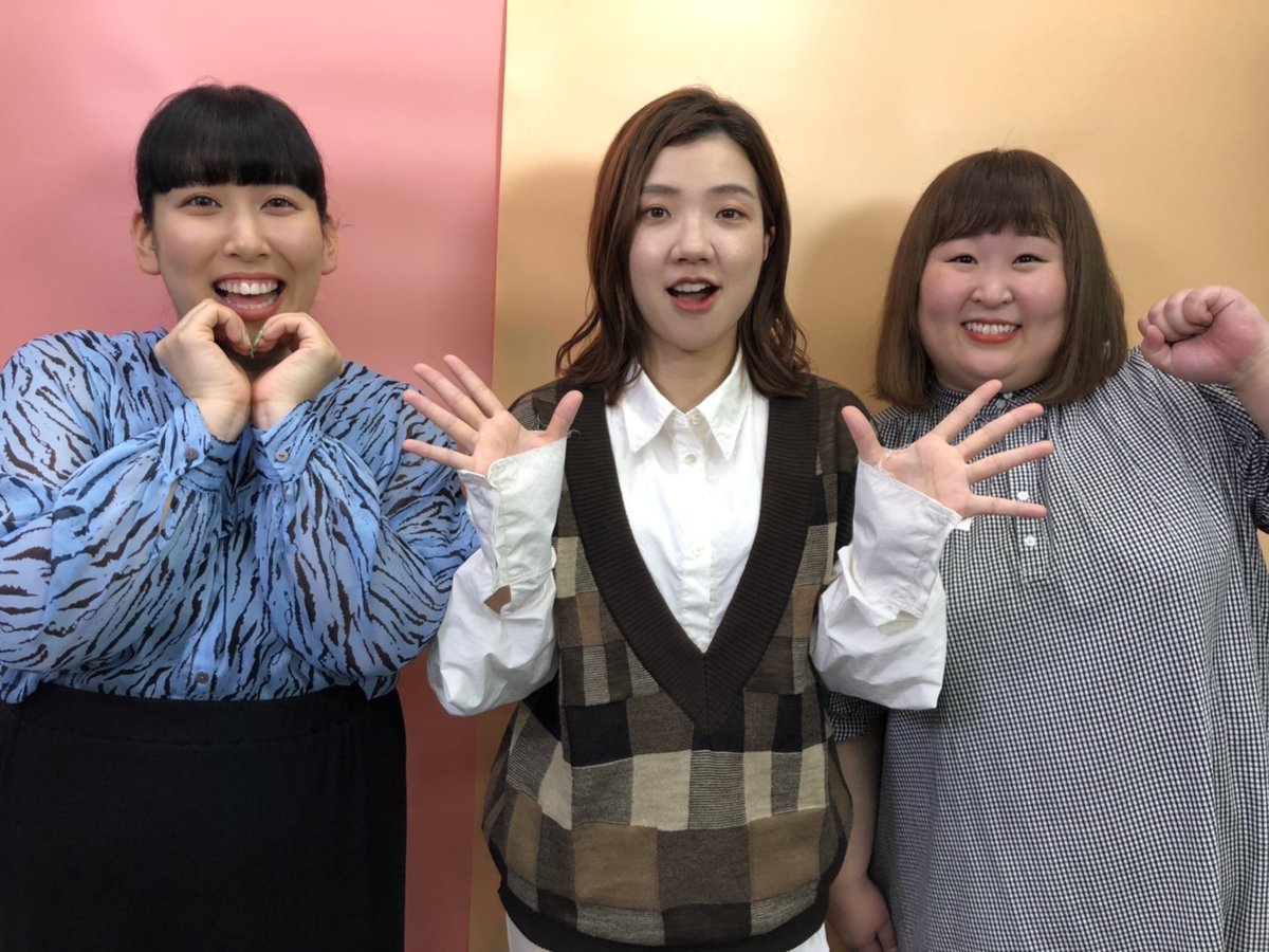 TBShayadoki's tweet photo. 今週は😆✨
#お笑いの日2021 スペシャル❗

火曜日は #3時のヒロイン を
山本匠晃アナウンサーが直撃🎤🏃🏻‍♂️💨

👩‍❤️‍👨かなでさんの最新デート事情⁉

さらに特別に🙌🏻
即興コントも披露してもらいました❗

9/28（火）5:45頃の放送予定です🌤
お楽しみに💚 #はやドキ @owaraiday 
#ゆめっち #福田麻貴 #かなで https://t.co/8IEeuZNsAl