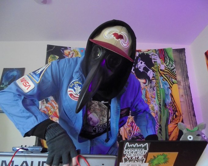 For all curious, my DJ shows with skekDude are strictly online (atm). When covid hit, most saw the removal<a href="/tag/djs"class="tags"><span>#djs</span></a><a href="/tag/musicians"class="tags"><span>#musicians</span></a>