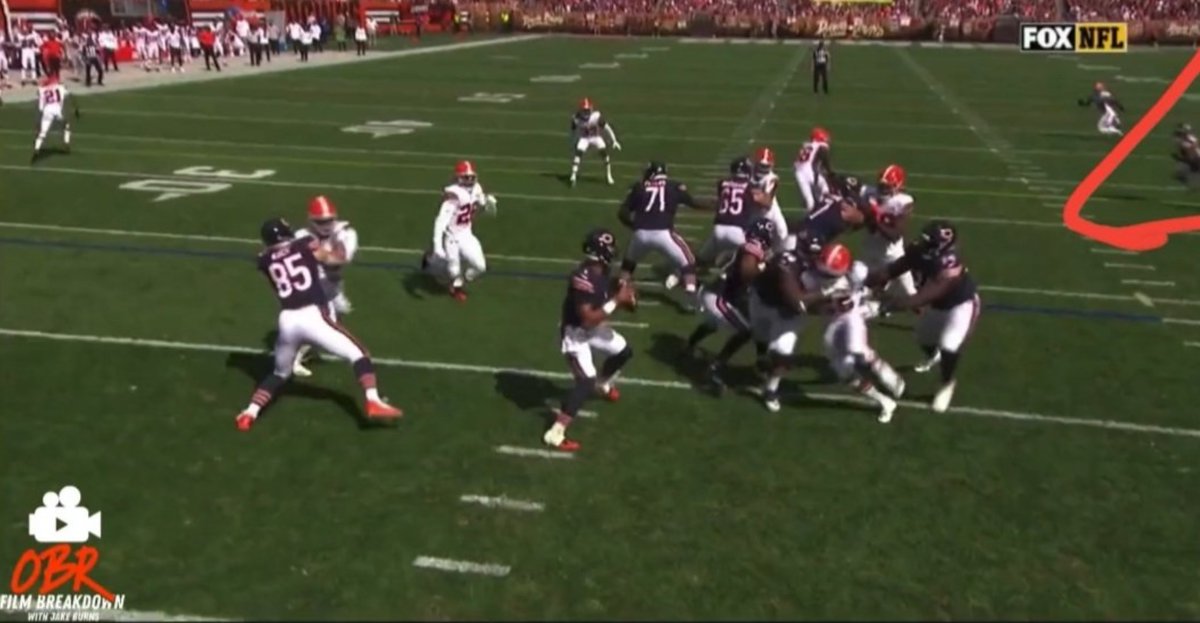 Went through the video last night, check out why I think little to no blame should be on Matt Nagy for yesterday's loss. #Bears 

youtube.com/watch?v=eBGIQ7…