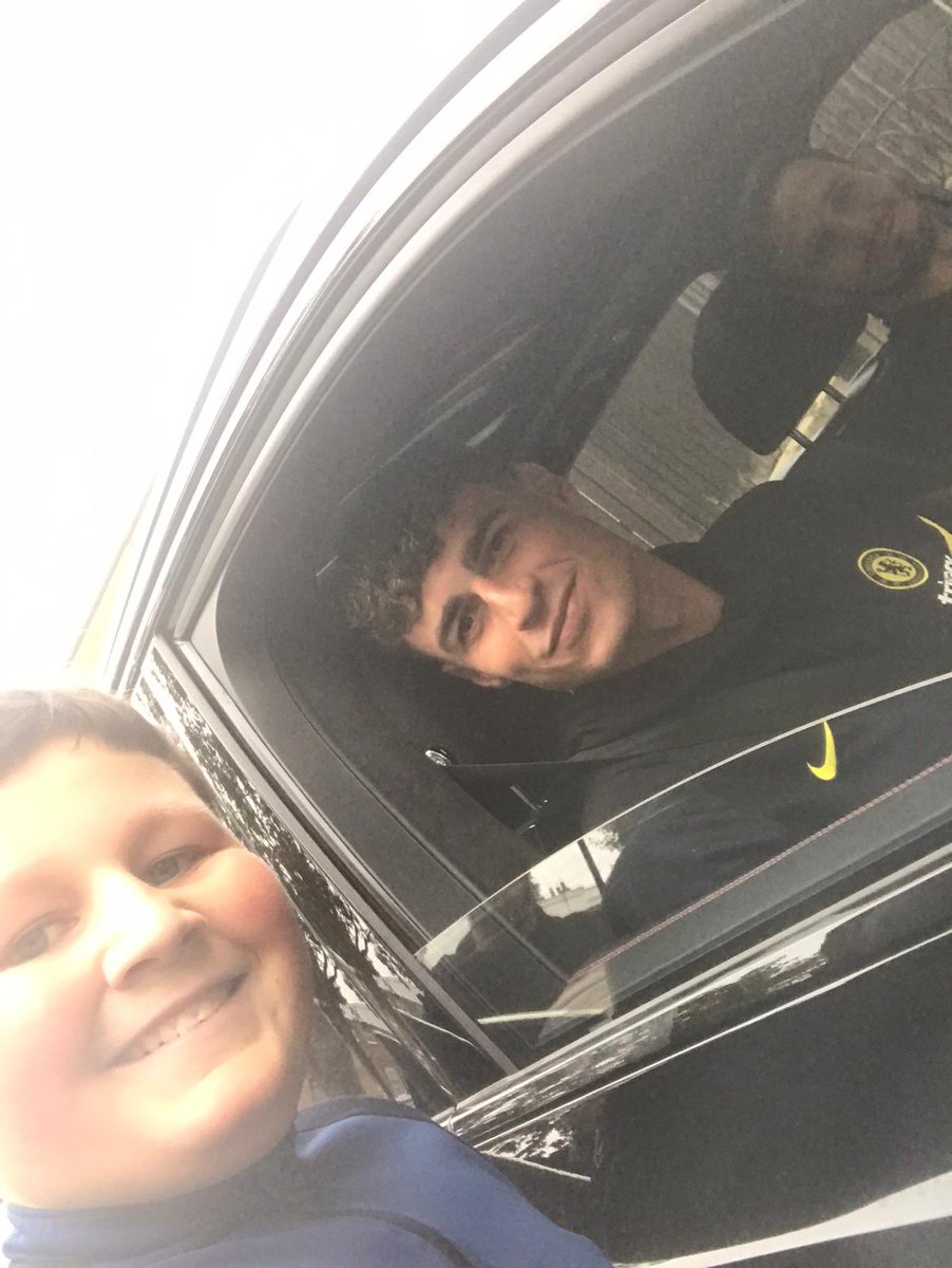 CFCselect's tweet photo. Ready to stop for photos too ! Thank you @kepa_46 @saulniguez #ChelseaFC #MarloCFC #OnlyApound https://t.co/CMwWtXloDW