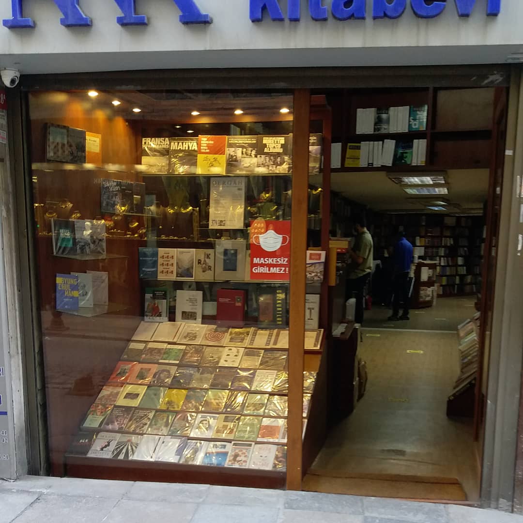 Kıymetli müşterilerimiz; Cağaloğlu şubemizde,sosyal bilimler alanındaki tüm ders ve kaynak eserleri maximum indirimlerle temin edebilirsiniz.2021-2022 eğitim ve öğretim yılının başarılı bir yıl olması dileklerimizle.