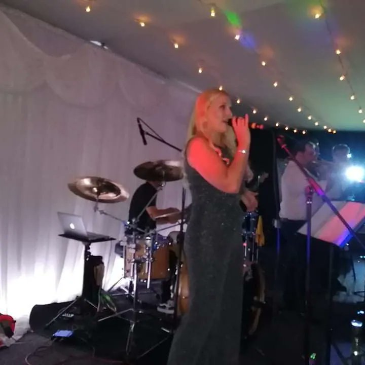RoyalValentines's tweet photo. Our 2nd Big Band Performance! with brass and keys section was great fun! and it was our absolute pleasure to perform for the lovely newly weds Eloise and Jake! 😃 @MaesManorHotel

#bigband #wedding #functionband #coverband #partyband #brass #keys #livemusic https://t.co/6omXk48Ow5