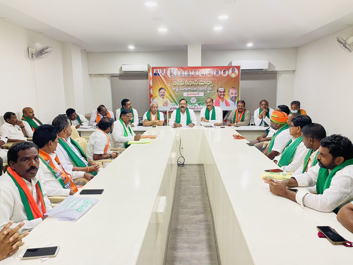 bjpkm4kisanTS's tweet photo. National Kisan Morcha president Shri @Rajkumarchahar9 ji addressed at BJP Telangana Kisan Morcha office Bearers meeting.
@bjpkm4kisan @blsanthosh @JPNadda @byadavbjp @tarunchughbjp @bandisanjay_bjp @manthriji @GPR4BJP https://t.co/6rEpbOaC3C