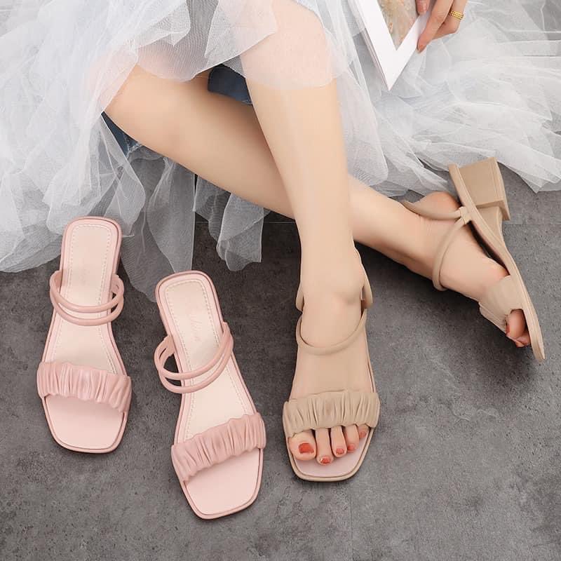 ashalostinhell's tweet photo. Cantiknya heels ni, harga pon murah je RM9 je tau, pakai pon selesa je. Colour pon banyak cecantik🥺

https://t.co/y2U6ve3DaJ https://t.co/lWji72aqxZ