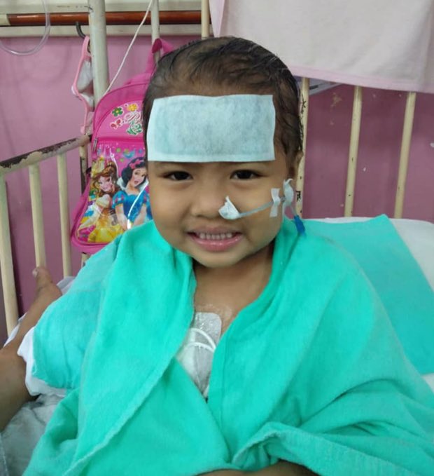 aisyahshahid's tweet photo. Adik comel ni namanya, Qaseh Nur Zulaikha.

Waktu umur 5 tahun, doktor bagitahu yg Qaseh menghidap penyakit leukaemia.

Hanya Allah yg tahu perasaan ibu &amp; ayah Qaseh pada waktu tu. Rasa macam gunung menghempap kepala mereka. 💔 https://t.co/ZJWyhpxFR2