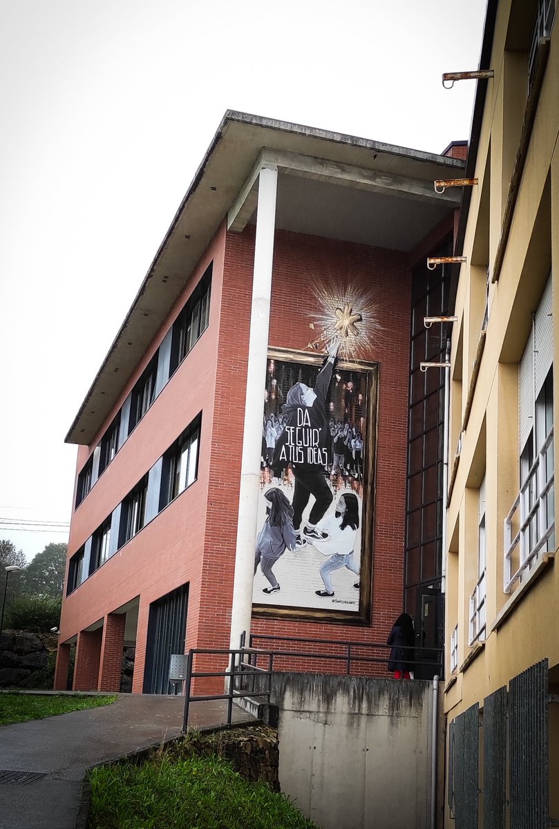 De la mano del profesor Isaac Montes, y dentro del PROA fue tomando forma el curso pasado estrenamos una obra de @sentydoart con mucho trasfondo en la que son los protagonistas los  propios alumnos. Como no podía ser de otra manera. #diseñodeespacioseducativos #educacionemocional