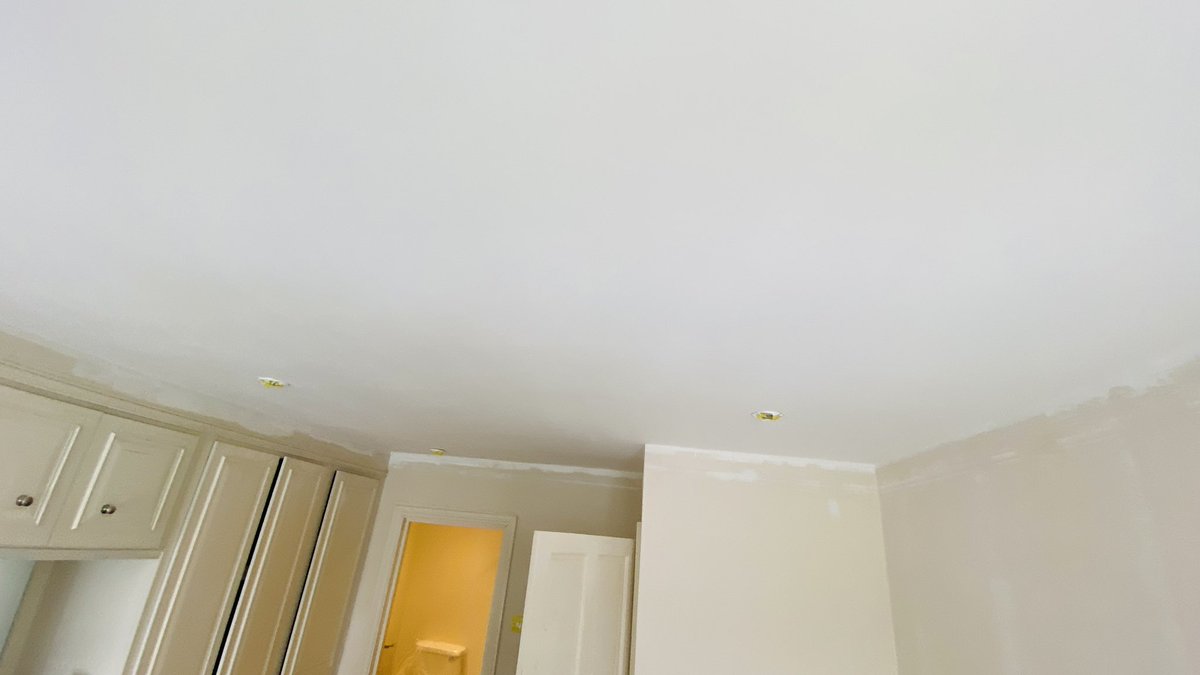 BespokeDecorUK's tweet photo. We tackled all the ceilings today in this little mews two bathrooms and few rooms there will be some stain block applied and few snags but we nearly there. Walls tomorrow #diamondeggshell #vinylemulsion #briliantwhite and #white @dul https://t.co/OwiUEdI4hl