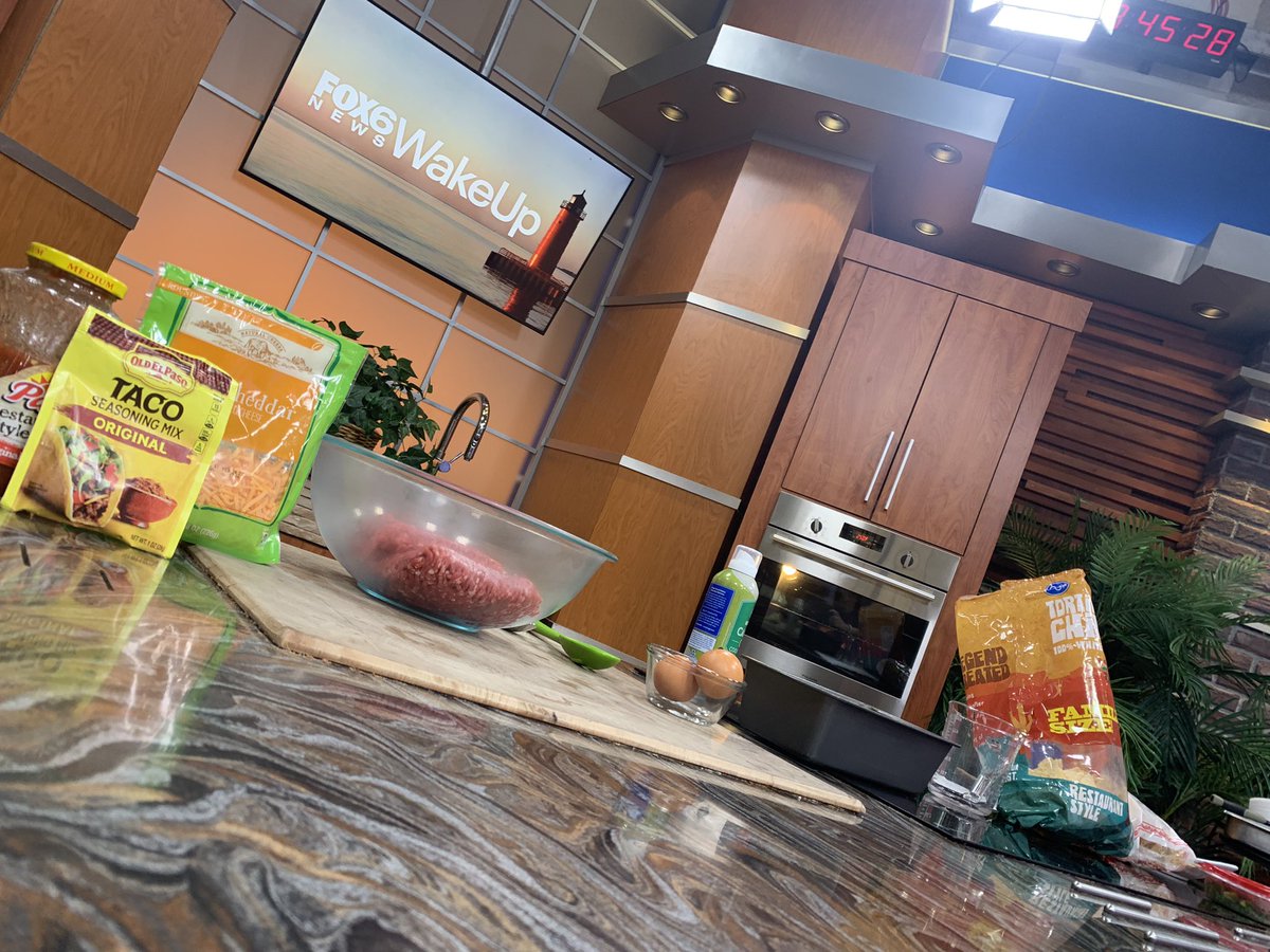 angelicaduria's tweet photo. You ready for this?! We are!!
The return of @realmilwaukee and #DiningWithDuria!! Tune in at 10am! https://t.co/tHKTi3KdCN