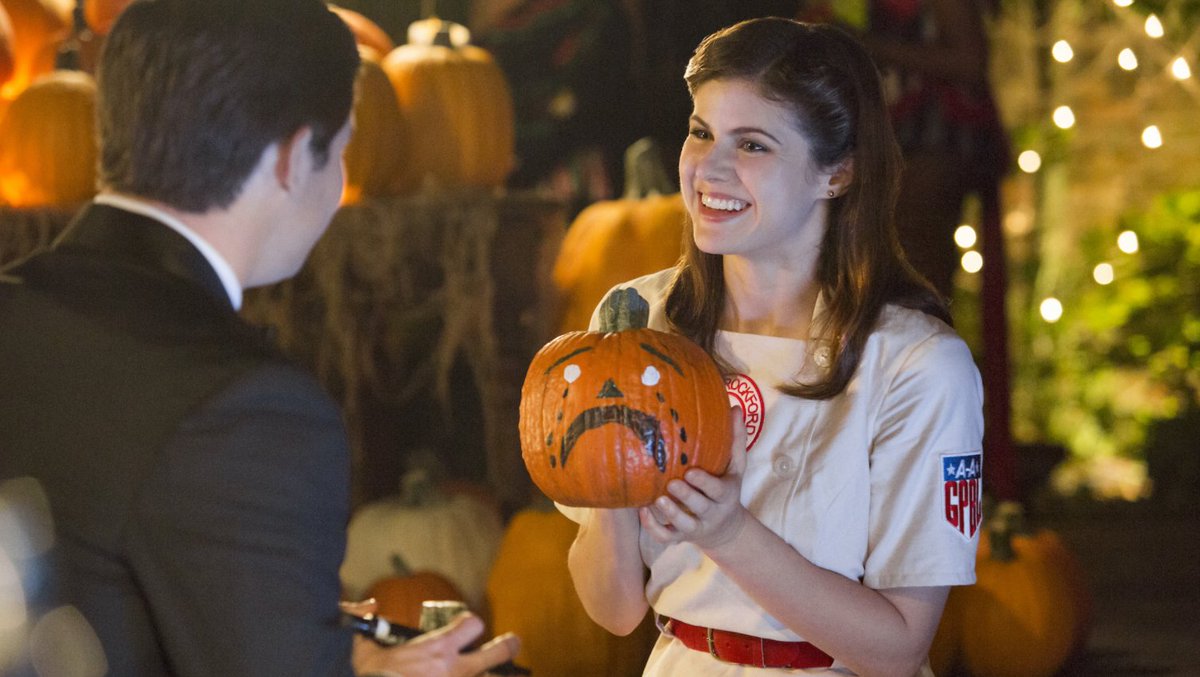 lovehappensfilm's tweet photo. How's your pumpkin carving game?

#AlexandraDaddario #WhenWeFirstMet #Netflix https://t.co/pCr1CmYBrA