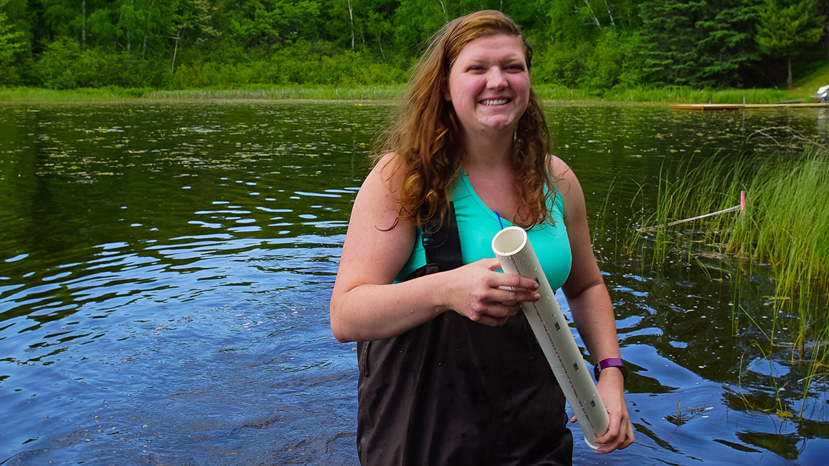 UWMadEngr's tweet photo. On today’s @WomenScienceDay, with the theme #WaterUnitesUs, we’re celebrating researchers like PhD student @ambermwhite16 who are working to safeguard our waterways. Amber is studying how herbicides linger in Wisconsin lakes.

#February11 #WomenInScience

https://t.co/ln5710wlyB https://t.co/Fev3DeZ7lD