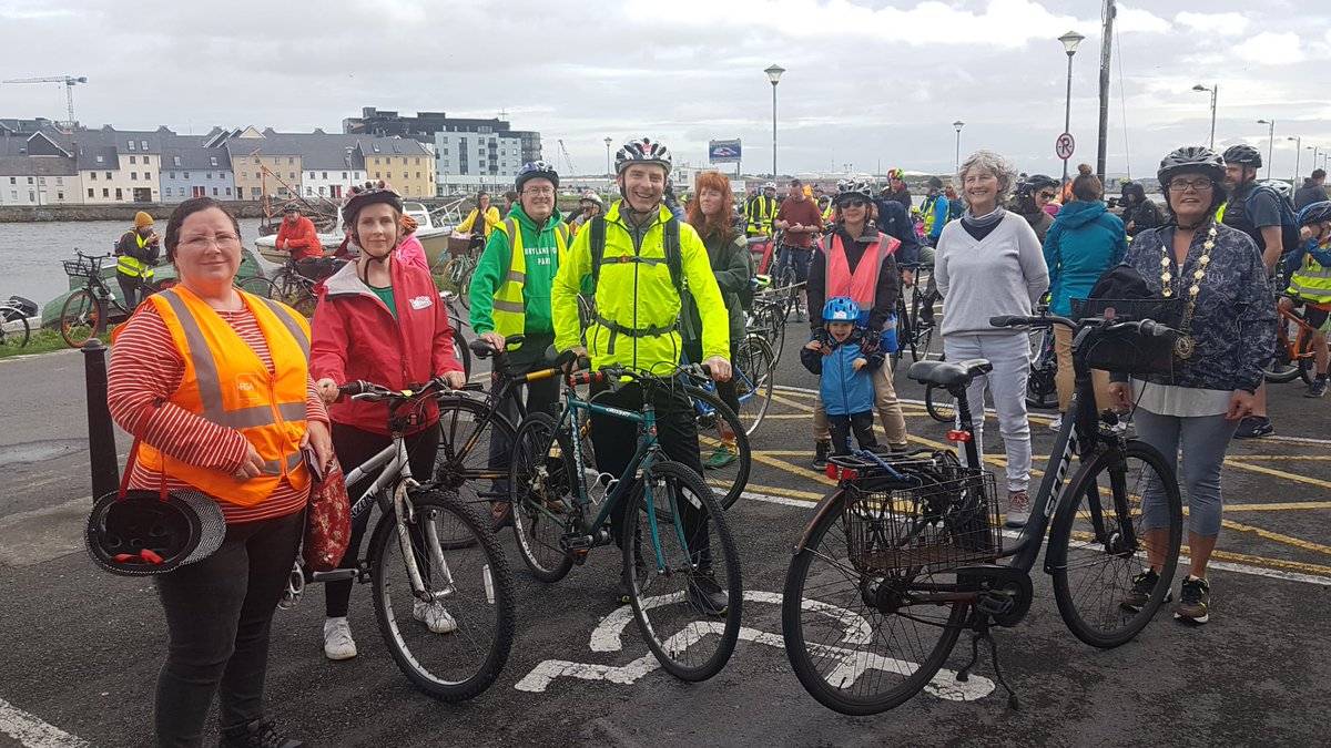 17 Councillors voted in favour of Trialling a segregated cycle lane along Galway Prom. This has been a priority of mine and the Green Party for so long, overjoyed that it is a step closer. Safer commuting by bike all.