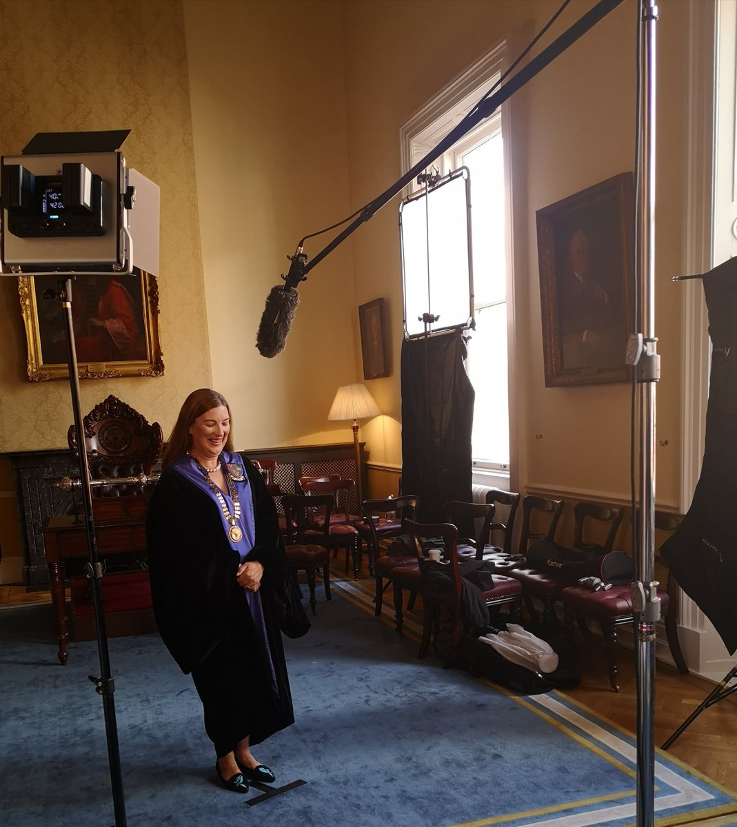 📸 Wonderful to have <a href="/profmaryhorgan/">Mary Horgan</a> and our Faculty Deans back in No 6 for a day of shooting in the historic Dun's Library.

<a href="/climurphy/">Cliona Murphy🇺🇦</a>