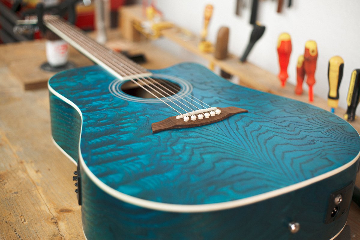 lindoguitars's tweet photo. Getting into the grain of the Willow
#willow #willowtree #openpore #openporefinish #satin #matte #blue #blueguitar #instrument #musicalinstrument #music #guitar #acousticguitar #acoustic #guitarist #lindoguitars #6string #guitarsdaily https://t.co/yQOr5fOSN5