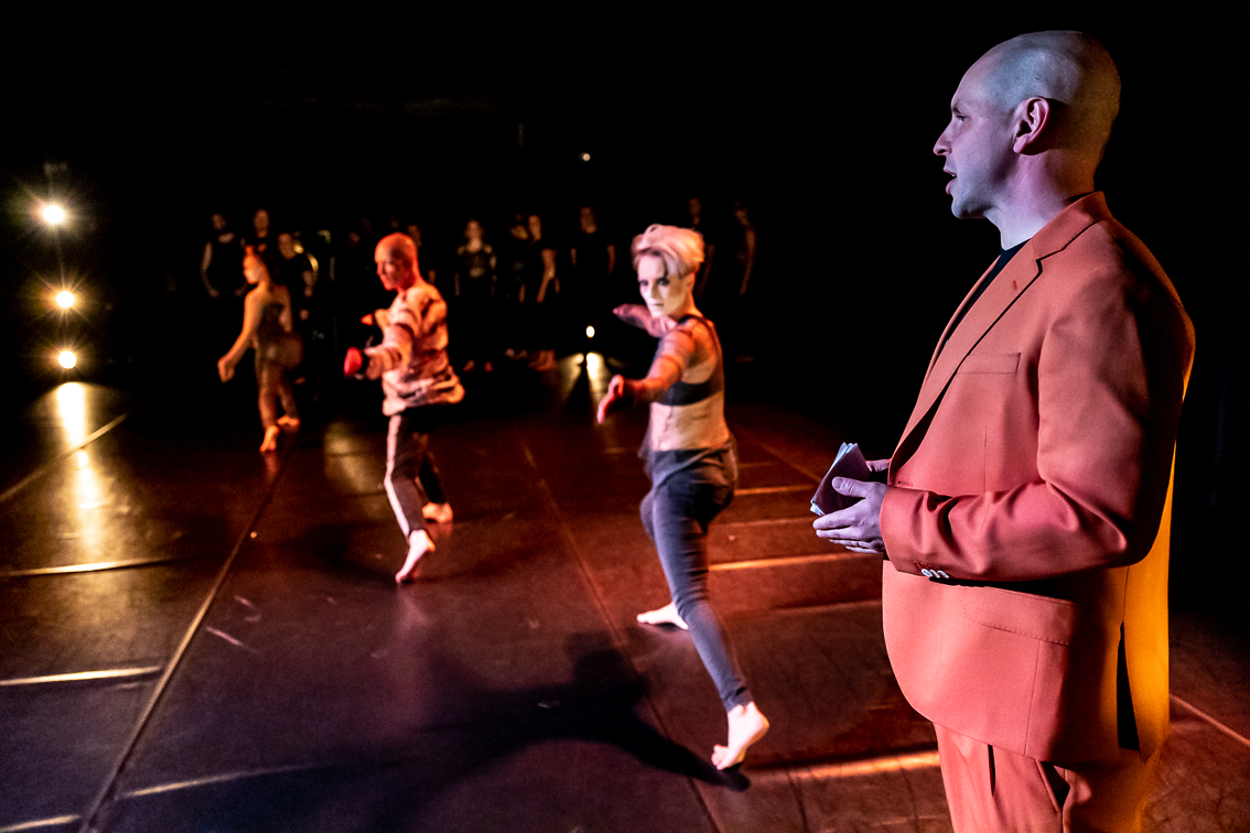 katoavaluonto's tweet photo. Harjoitukset ovat käynnissä @jklteatteri tiloissa! Oletko jo ostanut lippusi? Erityisesti jos haluat tulla katsomaan esitystä lauantaina nyt kannattaa kiiruhtaa - esitys on kohta loppuunmyyty!
#VähinÄänin #KatoavaLuonto #RuamjaiChoir #OffSlashBalance https://t.co/Kg39UoMP9Z