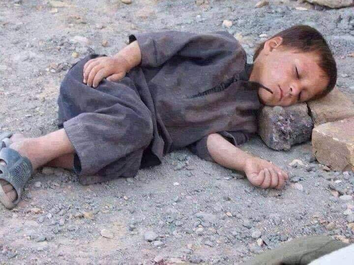 Journaldejour's tweet photo. Dans la même planète où on paie 220 millions de dollars pour un joueur de football.😭😭😭 https://t.co/zM3SxNpBZ4