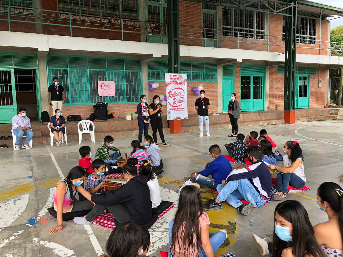 DeRioblanco's tweet photo. Aperturamos nuestro programa #CreandoVida con la participación de la Esc. de Formación Musical Alberto Martínez, la Esc. de Formación en Danza, Biblioteca Municipal y el equipo de Salud Pública y Comisaría.
#RioblancoResponde 
@elisabethriob 
Alcaldesa de Rioblanco-Tol
2020-2023. https://t.co/m66dMhvgKb