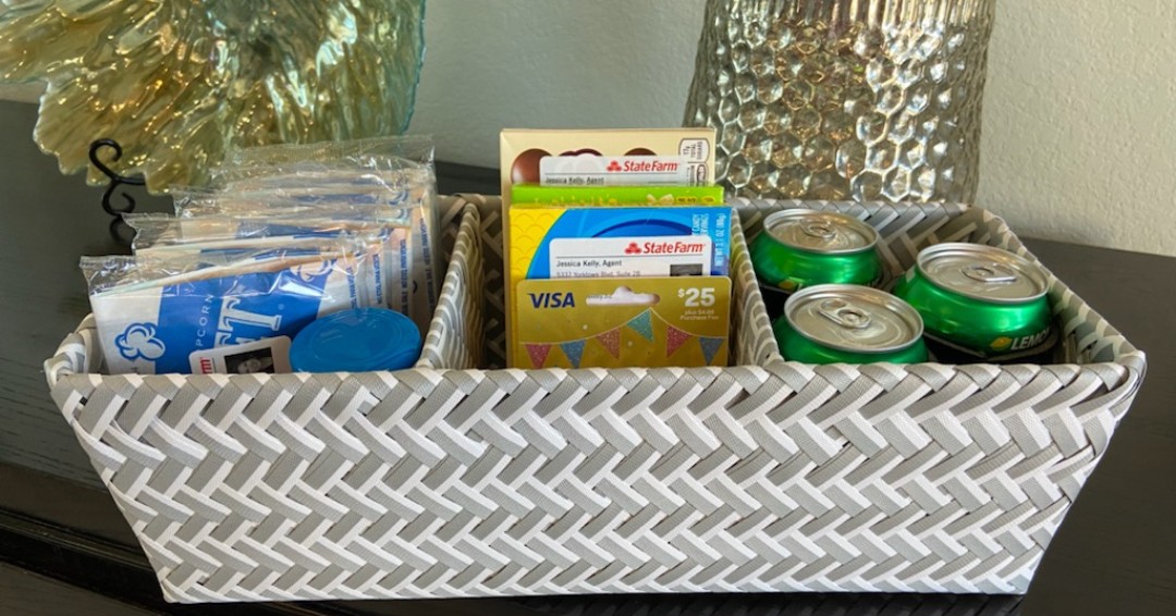 Jessica48712222's tweet photo. We had an awesome time doing virtual Bingo with the residents at La Joya apartments! Contact us today to learn more about our renters insurance! #rentersinsurance #marketing https://t.co/wwokM8O7LG