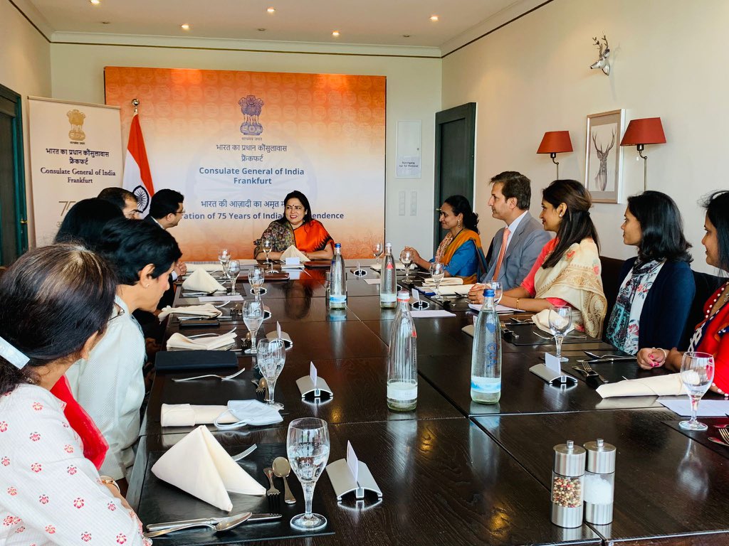 M_Lekhi's tweet photo. During my brief stop-over in Frankfurt, addressed women representatives from the Indian community as part of the #AzadikaAmritMahotsav celebrations. Appreciated contribution of Indian women achievers in their respective areas of work &amp; preserving &amp; promoting Indian culture. https://t.co/U2xmt5vhd4