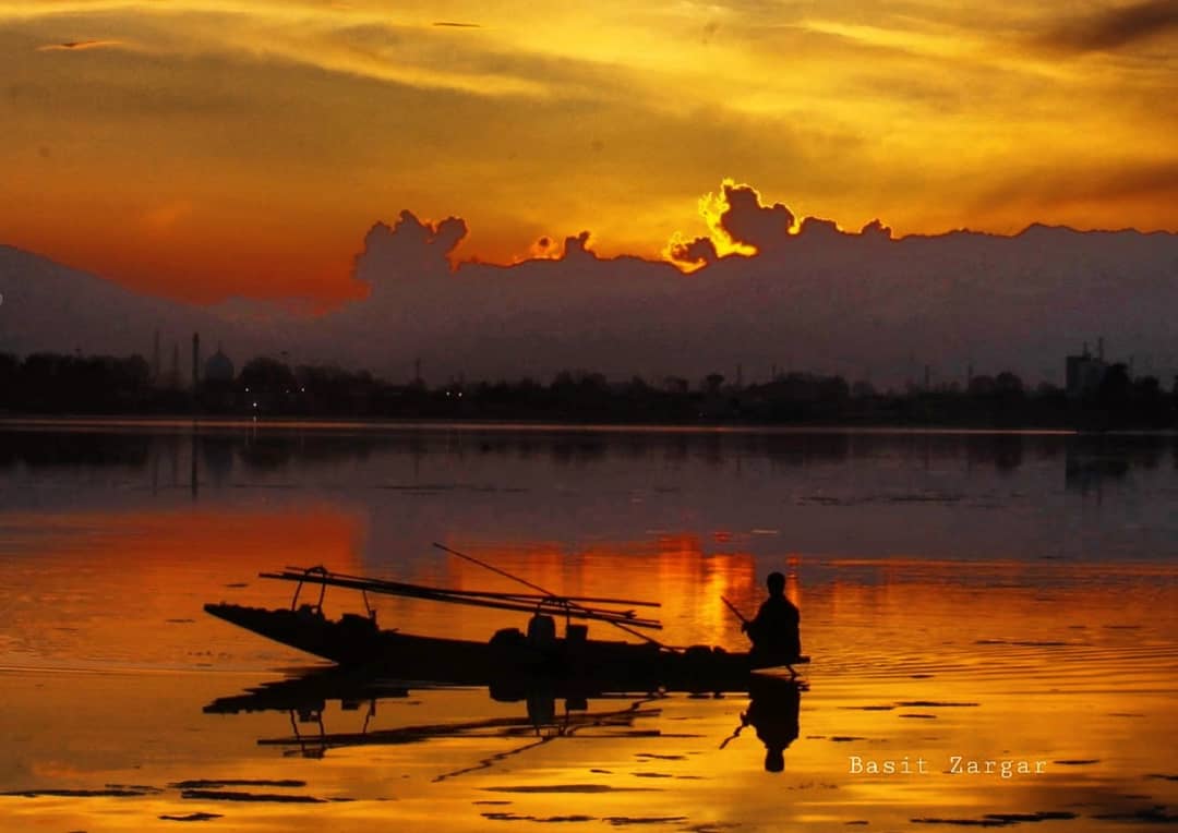 basiitzargar's tweet photo. On World tourism day, I am sharing few pictures of Kashmir's beauty https://t.co/bZUkxIwnvz